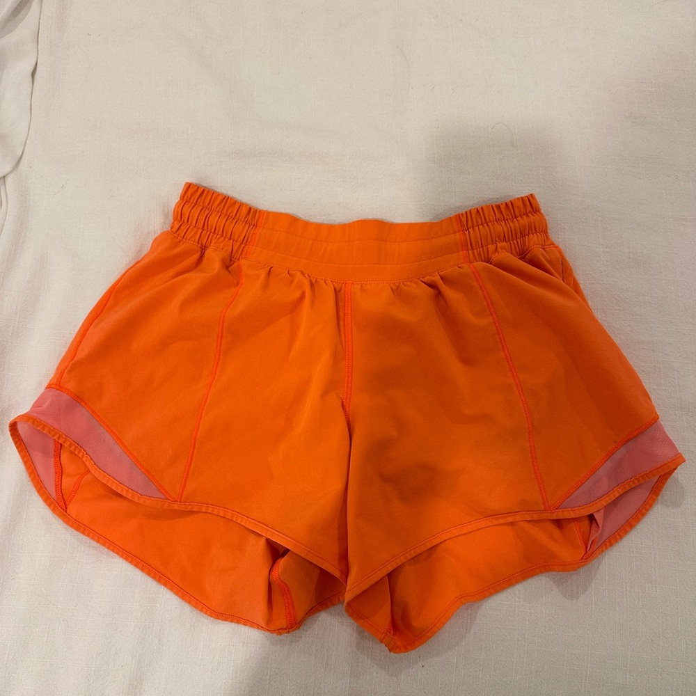 lululemon hotty hot 2.5 in shorts